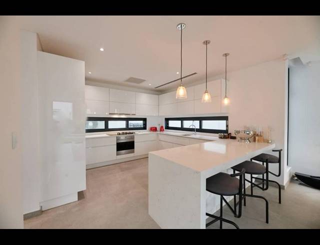 4 BEDROOM PROPERTY TO RENT IN BRYANSTON